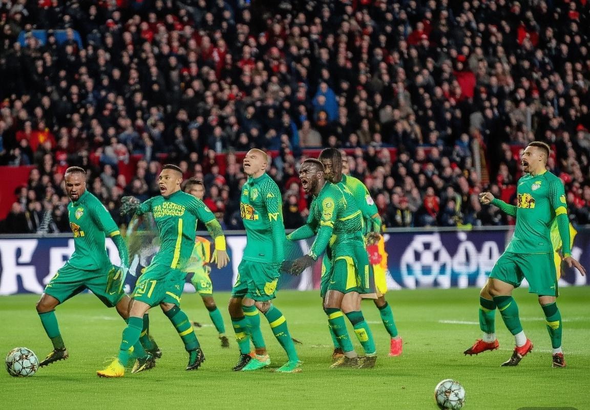 莱比锡红牛欧冠逆袭：曼联败北战术解析及高压逼抢战术启示